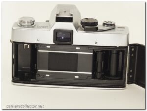 Minolta SRT-101 Avec 3 Objectifs (75-210, 135, 55) Et Accessoires - Argenté
