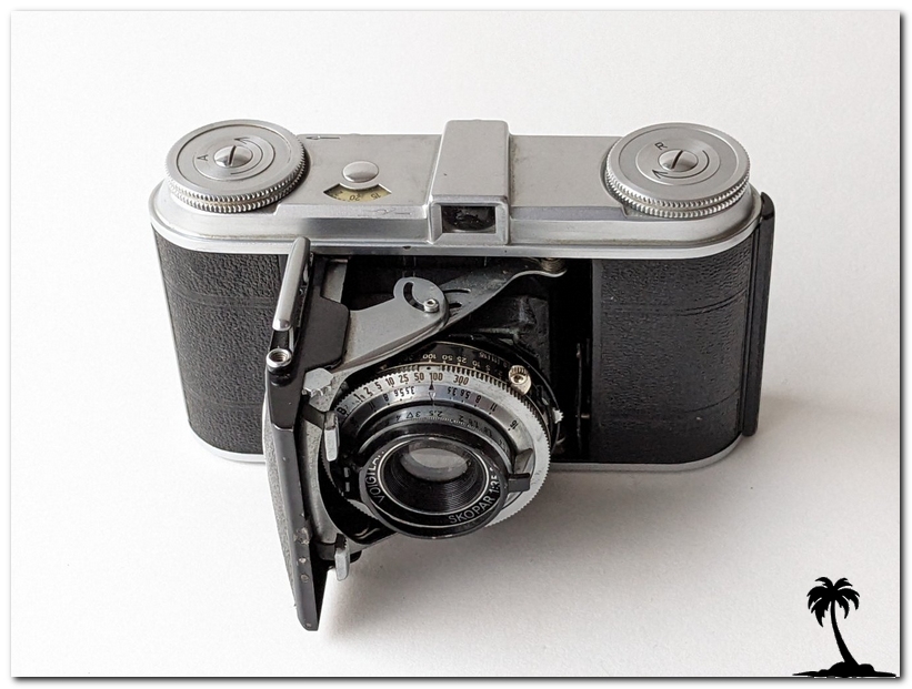 です フォクトレンダー・ビトーⅢ・・・35mmスプリングカメラ。 家電